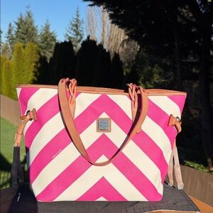 Dooney & Bourke Fuchsia & White Bailey Chevron Tote